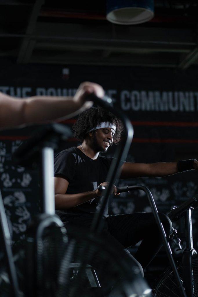 Woman lifting weights with focused determination at the gym.
